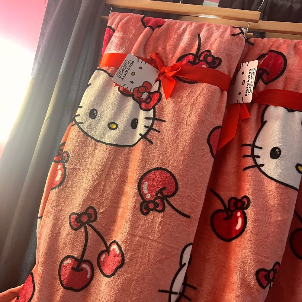 Hello Kitty cherry blanket